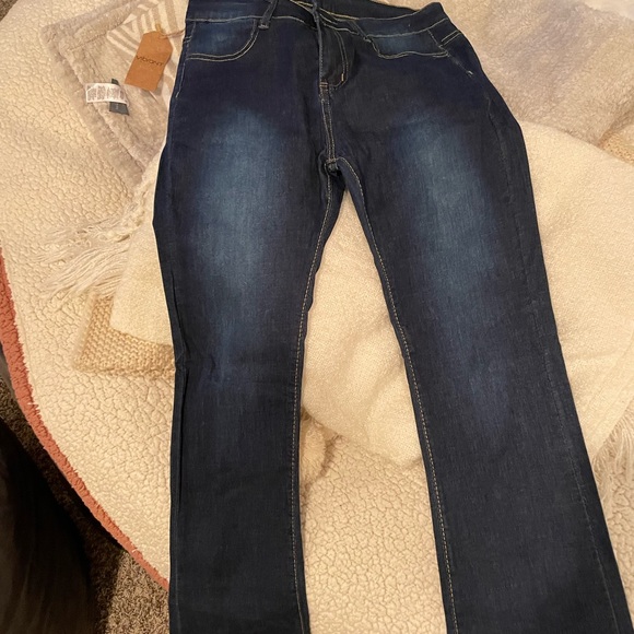 Vibrant Flare Jeans - Picture 4 of 4